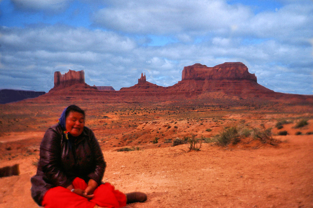 Z-Navajo-Woman-Monument-Valley--2_174.jpg