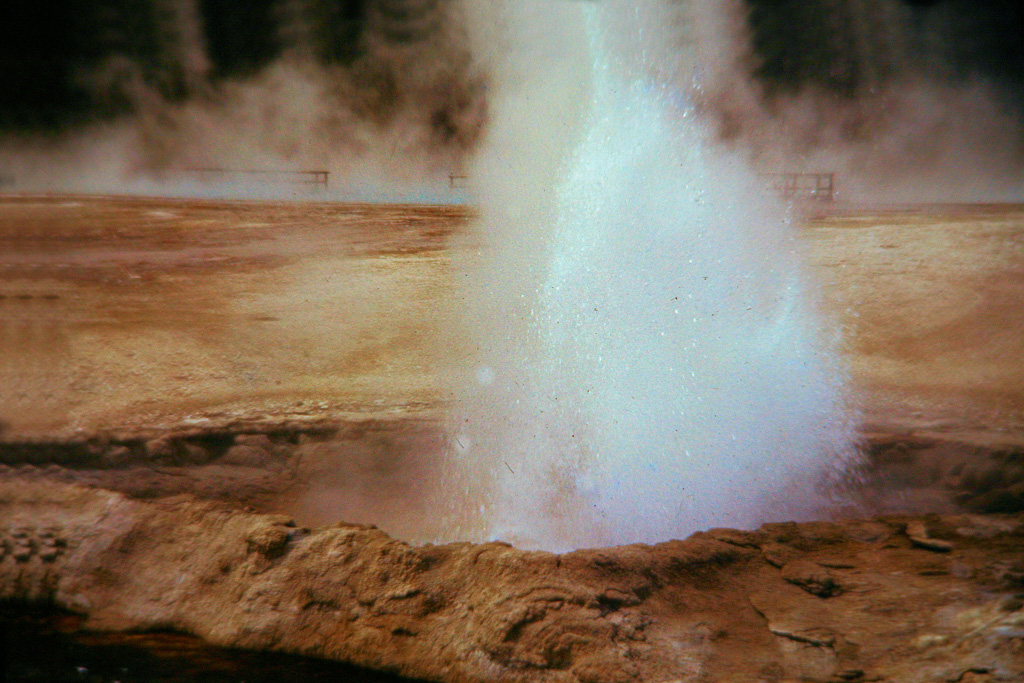 Z-Yellowstore-Geyser_0117.jpg