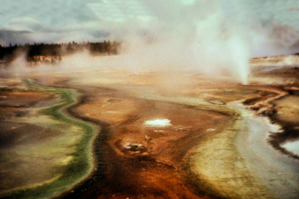 Z-Yelowstone-Small-Geysers_0135.jpg