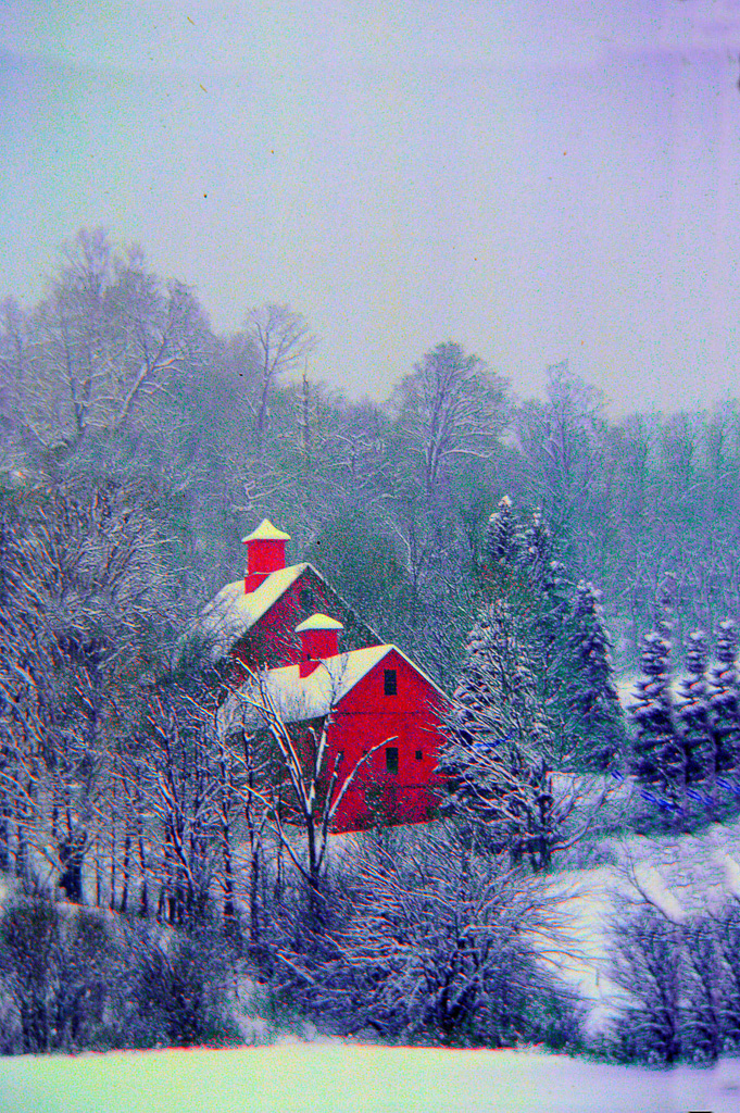 Twin-Peeks-In-Woodstock,-Vermont.jpg